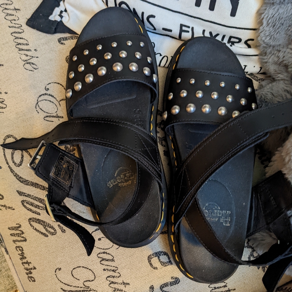 Doc sandals